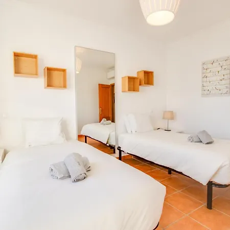 Periquito 2bd Pool Fast Wifi Ac Garden Villa